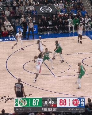 艾维可以呀………最近状态越来越好第四节投进两个三分nba