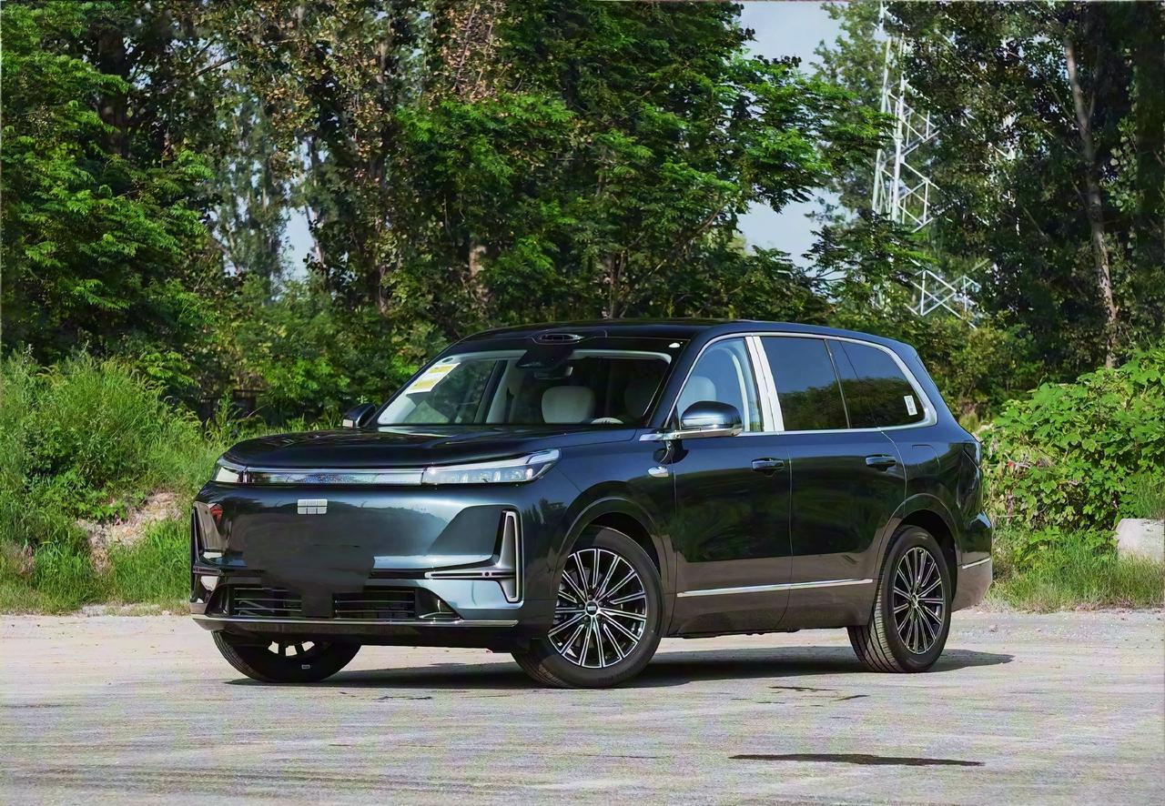吉利银河M9上市，超5.2米中大型SUV，限时价17.38万起
指导价：18.3