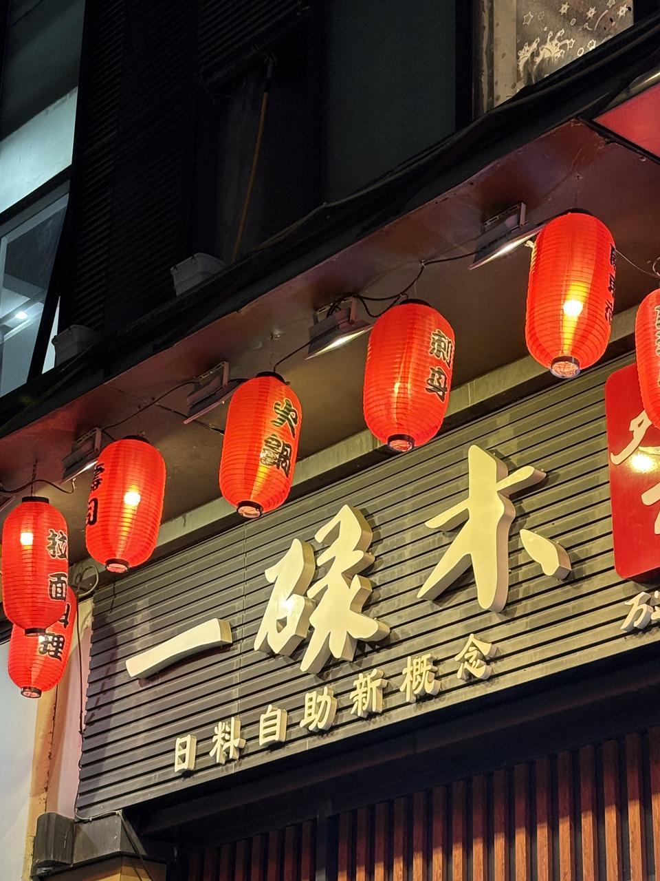 对不起，是我小瞧标准版旗舰机的实力了，或许看惯了苹果这几年在标准版挤牙膏的表现，