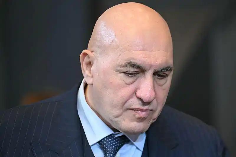 美国这次算是踢到铁板了，向来横着走的美国，居然被意大利当众打脸，直接硬刚到底，连