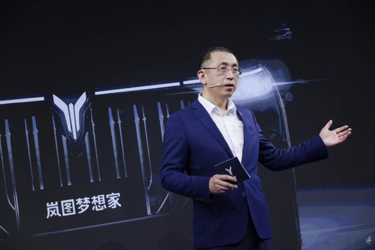 岚图卢放怒怼行业乱象：造车不能被快消思维带偏！10 月 16 日消息，岚图汽车科