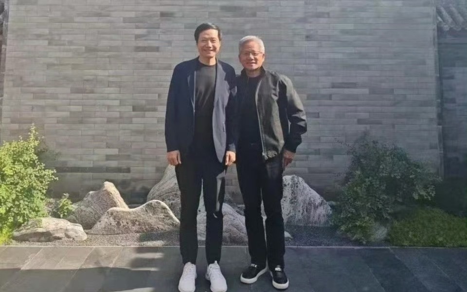 英伟达CEO称非常想买小米汽车 英伟达CEO黄仁勋出席第三届链博会，媒体见面会上