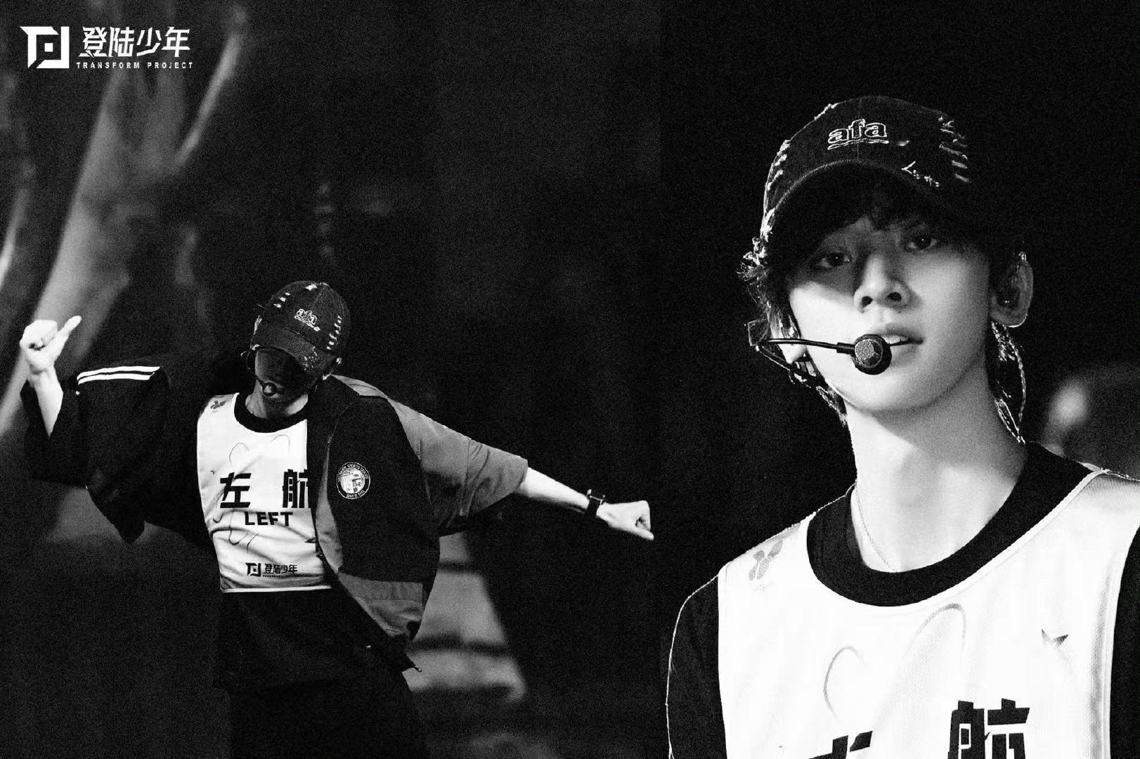 TOP黑白彩排照TOP彩排黑白照 TOP黑白彩排照 