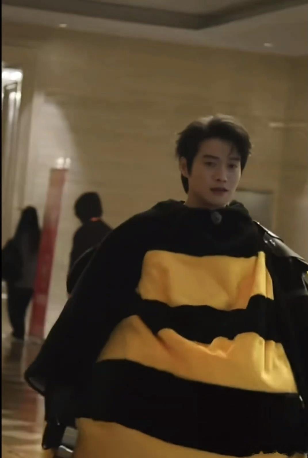 魏大勋进去daddy出来baby大勋花这造型切换绝了！前一秒是能依靠的daddy