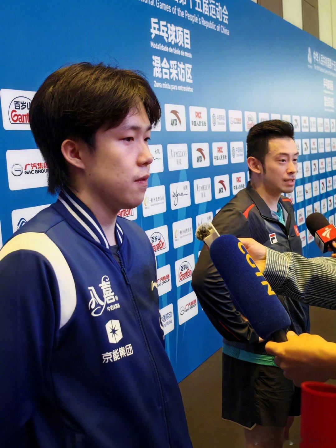 【】 11月12日，王楚钦4比3战胜黄镇廷，挺进全运会男单八强。赛后王楚钦接受采