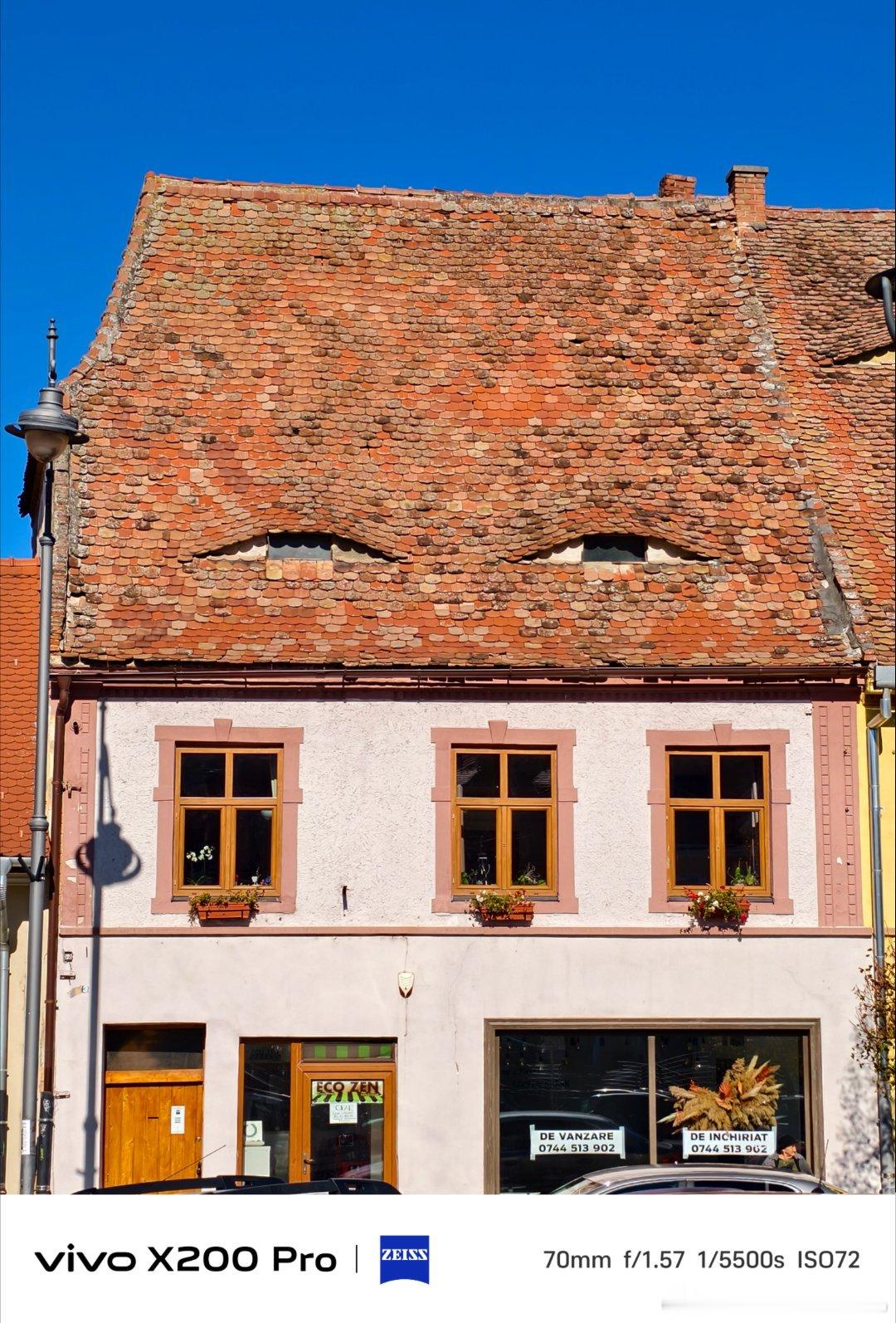 🇷🇴 罗马尼亚·锡比乌一座被叫做“千眼之城”的城市，因为这里满大街的房子，都