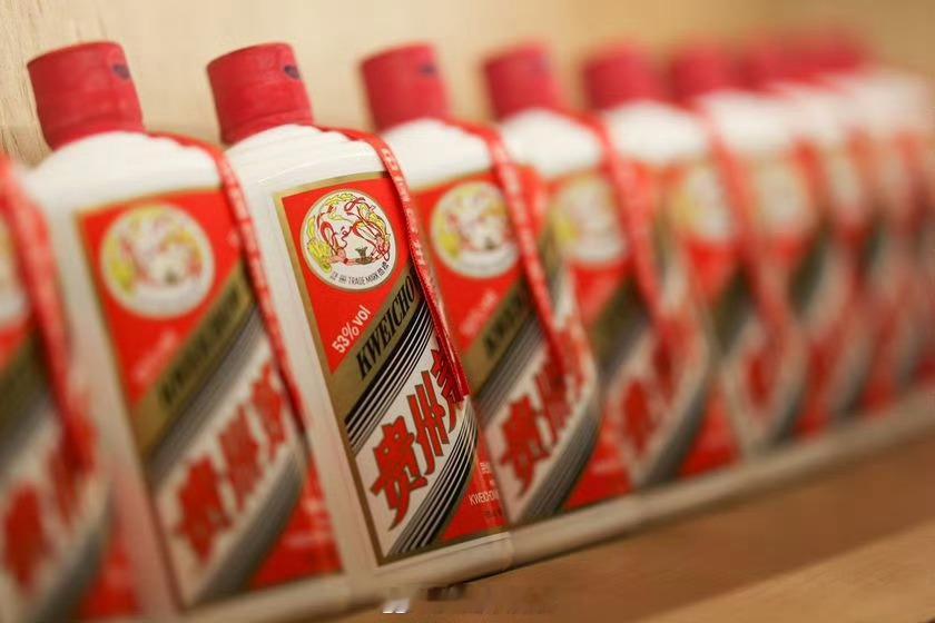 退休副省长家丢了243万元茅台名酒山东一起盗窃案引发热议。一名管家利用掌握房门钥