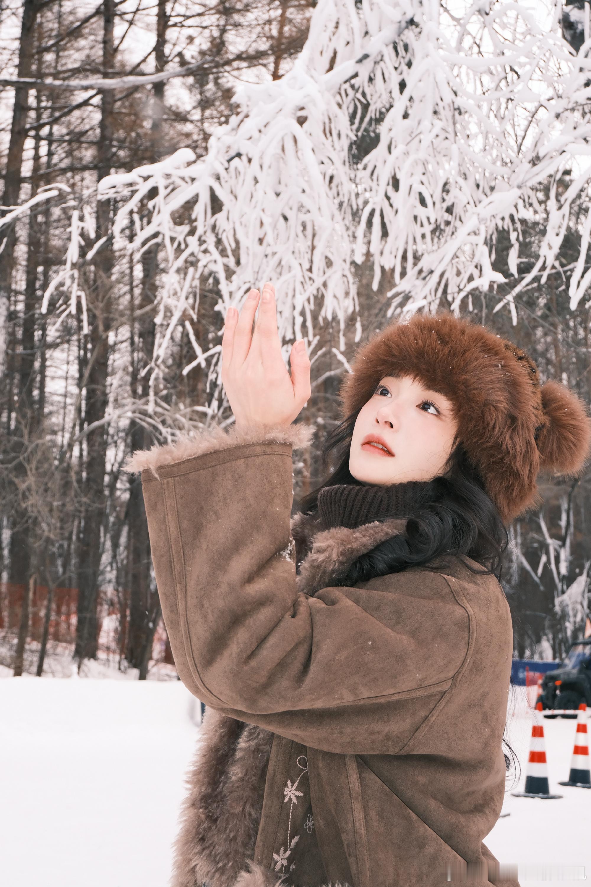 周洁琼雪地写真 雪国情书❄️ 周洁琼美成这样什莫意思