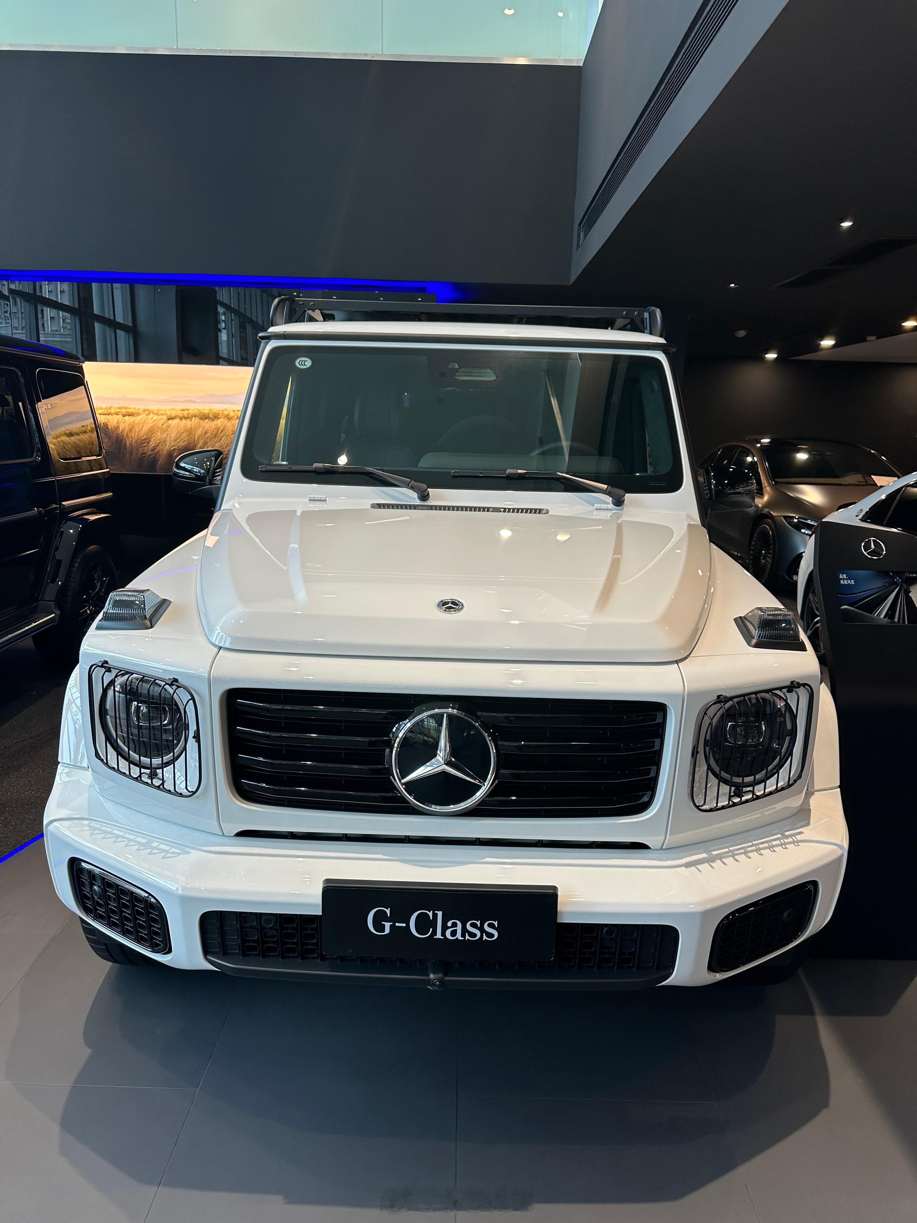 戴了“美瞳”的大G～有点可爱！这一身套件特别有复古味道，不浮夸。 广州