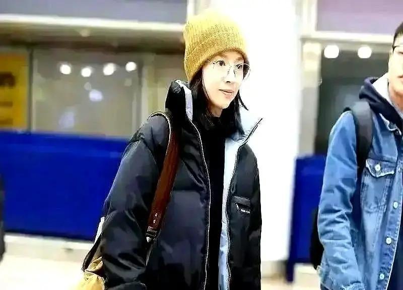 米兰的商场里，中国人把优衣库羽绒服当奢侈品抢。
 
不是买不起大牌，是觉得花几千