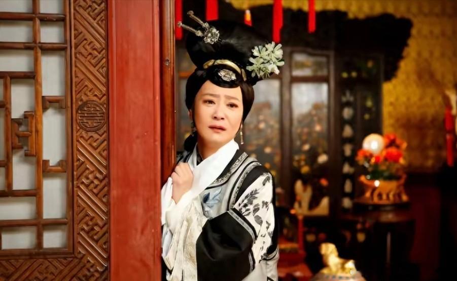 历史 康熙这皇帝当得相当值，8 岁登基，一坐龙椅就是 61 年，69 岁才去世，