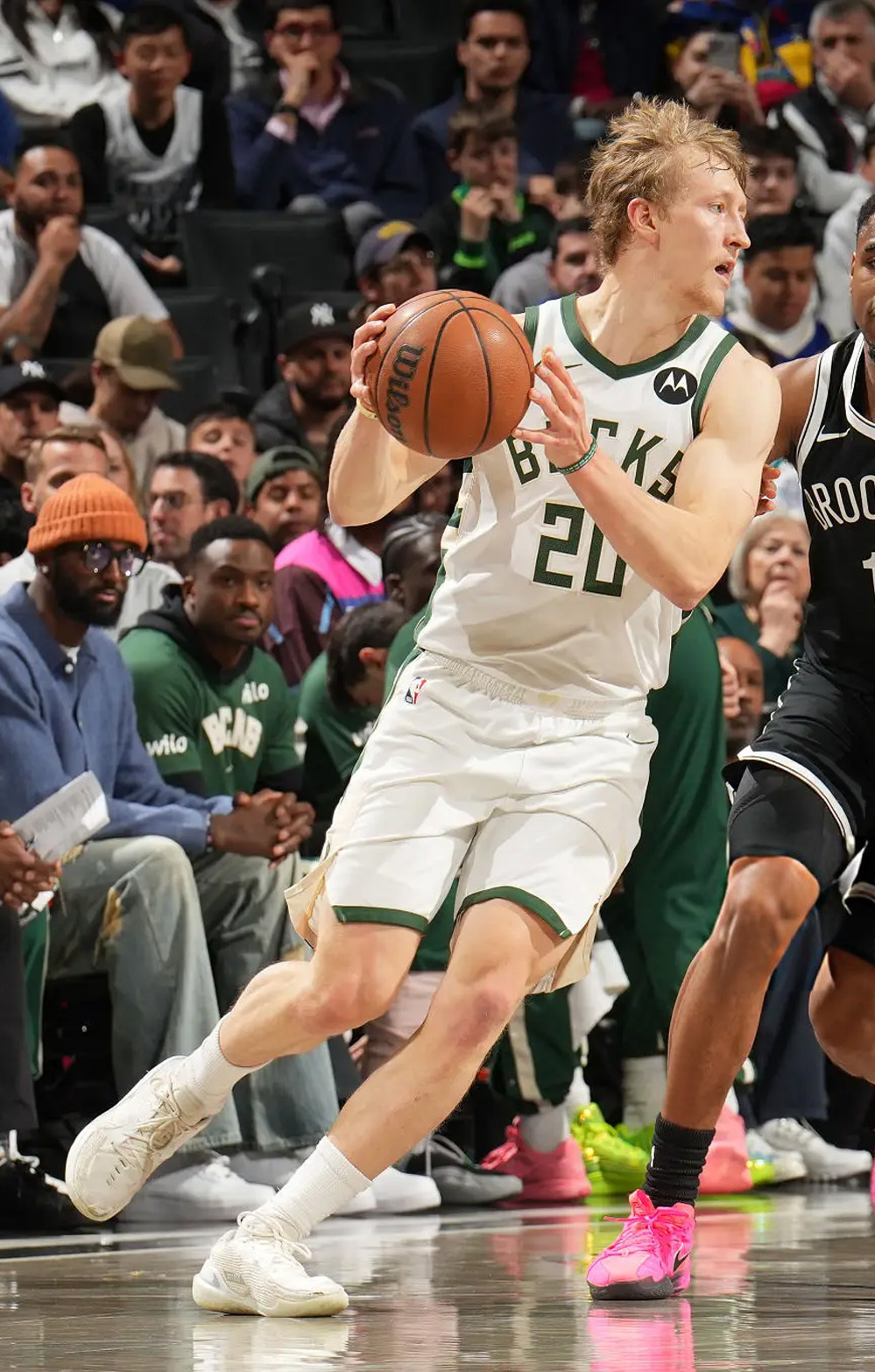 AJ·格林 · Nike GT Cut 1登场39分钟 13投6中 三分球12投