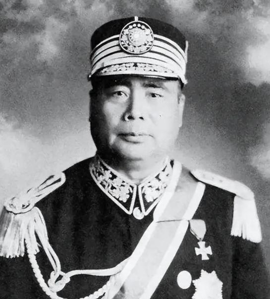 1922 年 冯玉祥驻守北京期间，亲自带队巡查城内鸦片烟馆。他不施以严苛重罚，当