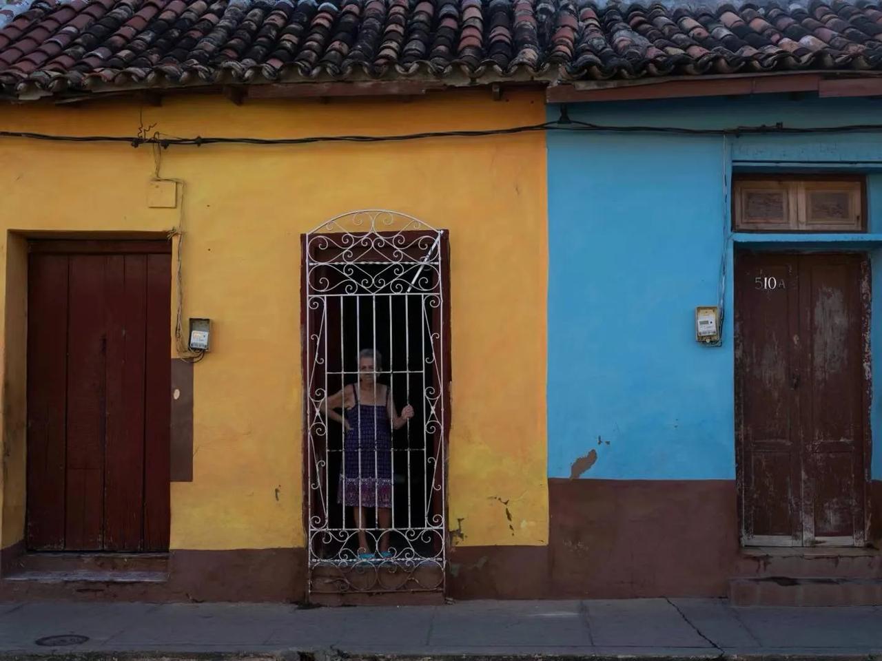 昨天到特立尼达古城的时候有点晚，忙着骑马玩儿没拍一个小时就下了场大雨，今天起了个