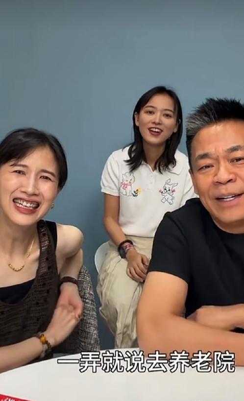 主持人问孙浩：“年龄大了以后，会考虑集体养老嘛？”
没等问完，孙浩立马打断，坚决
