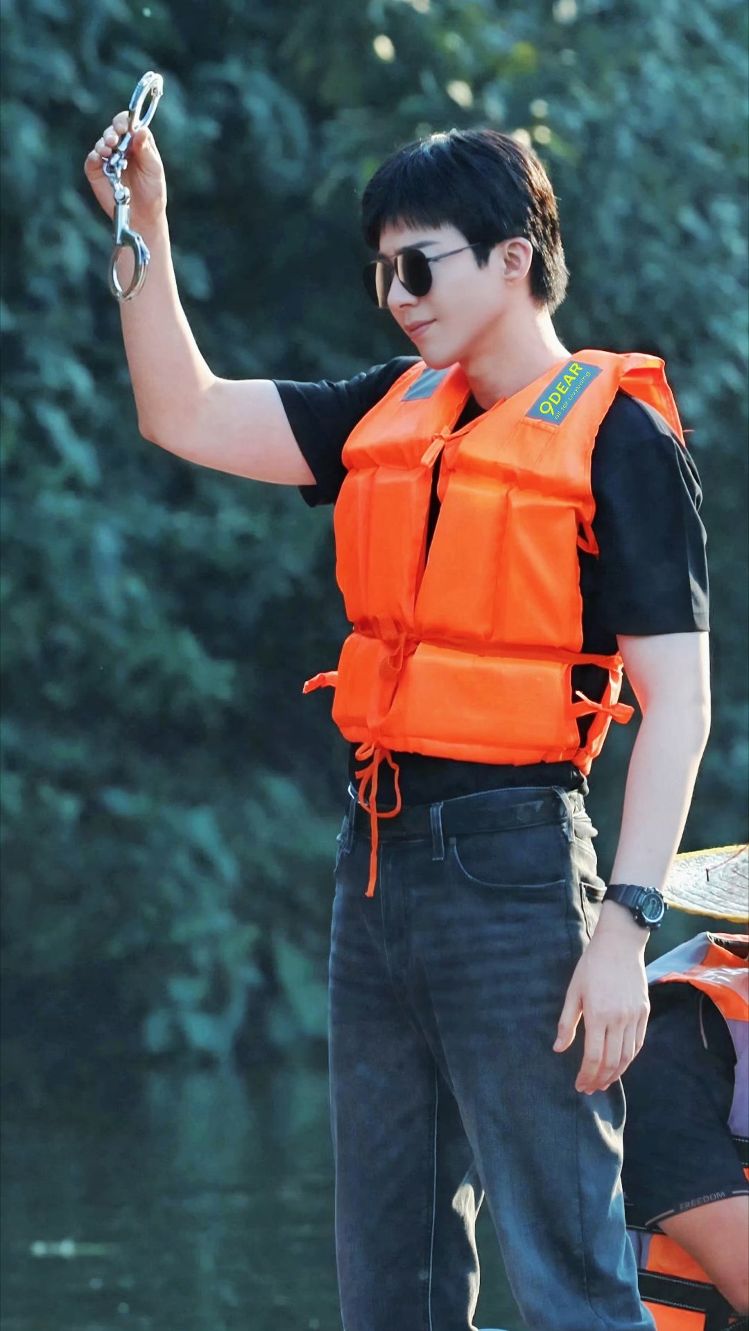话说，宁远舟，我舟舟哥也在小boat上执行过公务，还踏浪呢。刘宇宁铁证 ​​​