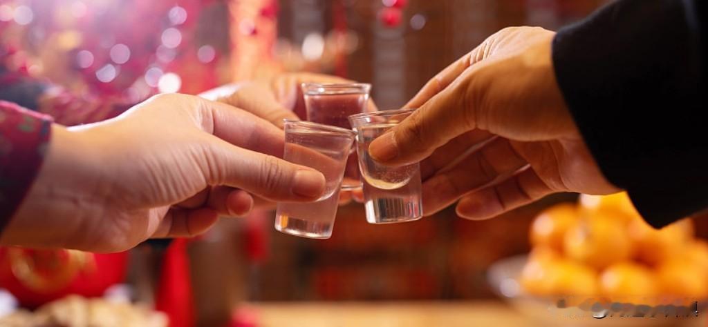 今天早上陪朋友去贵阳出去30多公里的一家酒厂参观，和酒厂约的是9点到。昨晚我临晨