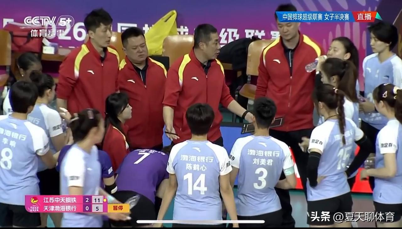 女排联赛今年的第一个金局要来了！江苏和天津一局定胜负，吴梦洁终于不再孤单了，张籽
