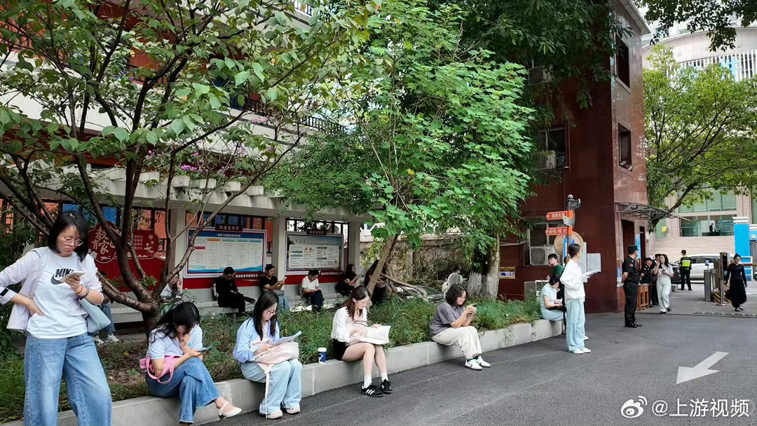 #2026年法考开考重庆1.6万余人参考#【2026年重庆“法考”开考，1.6万