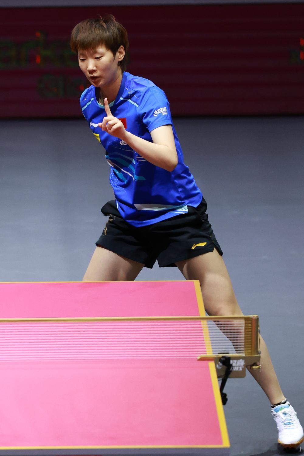 王曼昱VS张本美和：不止胜负，是两代乒乓逻辑的碰撞当张本美和第七次倒在王曼昱拍下