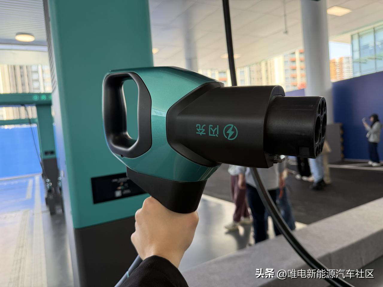 保密协议刚解禁，下午体验了比亚迪闪充站[思考]在比亚迪总部旁边的腾势方程豹王朝总