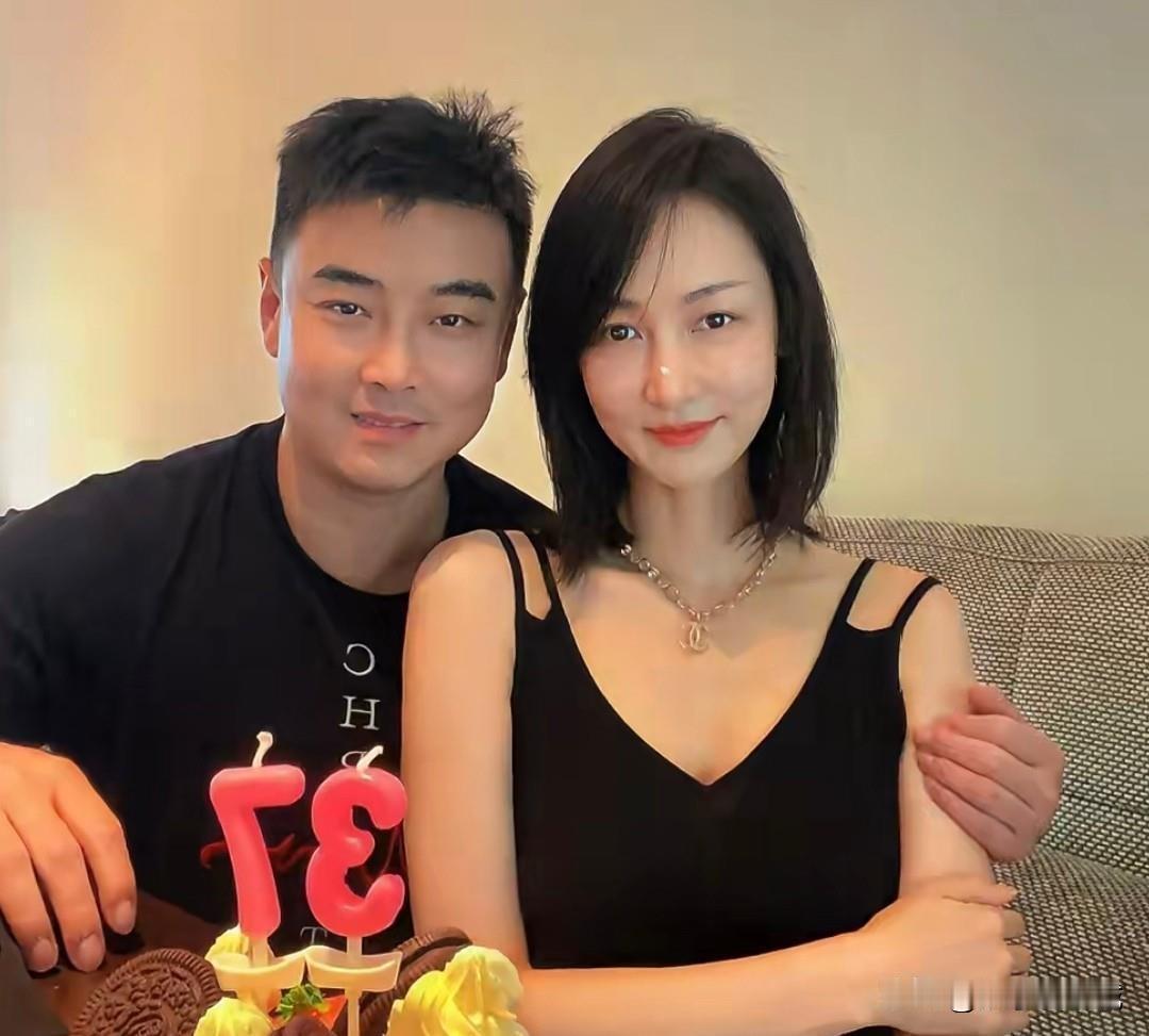 王皓妻子闫博雅上热搜！被指盗视频、挂素人照，网友直呼护犊子！
 
10月6日WT