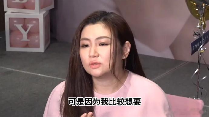 Selina特别喜欢孩子，曾在接受参访时不止一次的表态要生二胎或三胎！只要身体条