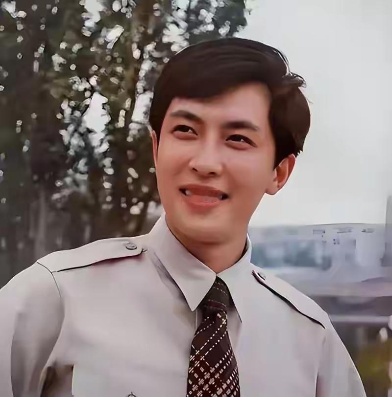 这位帅哥笑得好阳光啊！诸葛亮年轻的时候真帅！叫啥名来[捂脸]最帅的颜值