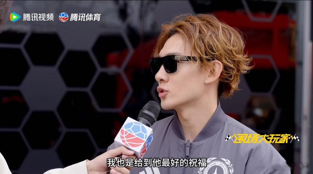 苏翊鸣经常教拉塞尔滑雪苏翊鸣教拉塞尔滑雪的画面，光是想想就很有喜感！但仔细一想，