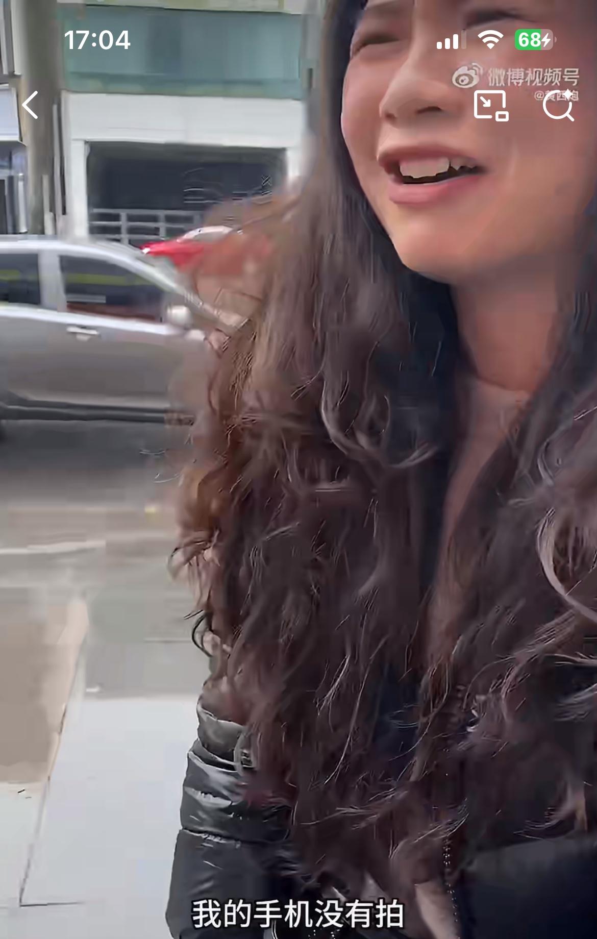 中国小仙女在韩国济州岛拍视频遭误会偷拍，手机被抢查相册急哭。一名中国女生在韩国街