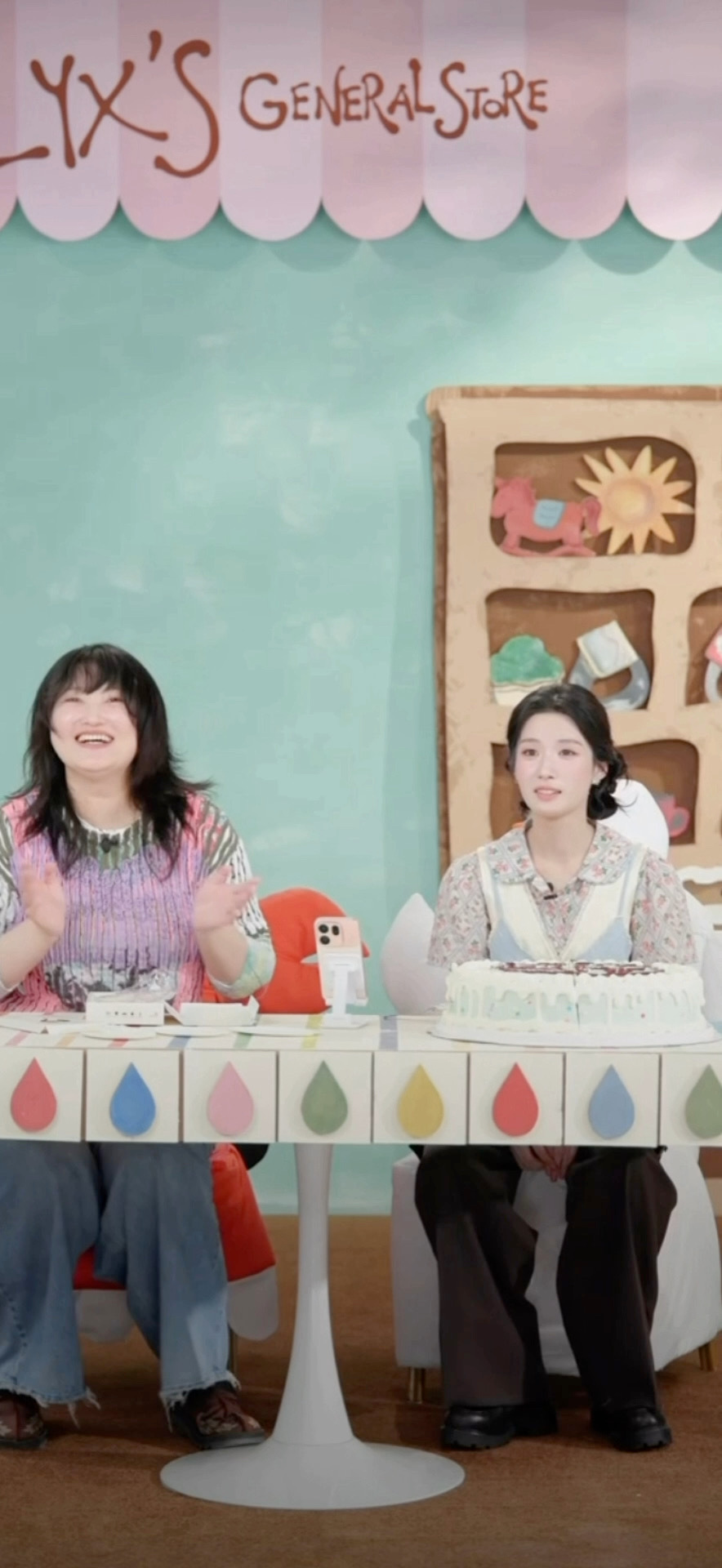 卢昱晓生日切蛋糕忘许愿卢昱晓切生日蛋糕忘许愿 卢昱晓真的太可爱了吧也！！蛋糕一送