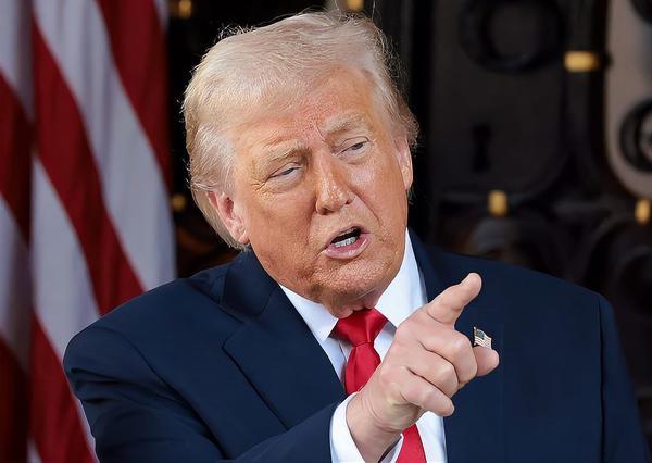 英国女王现在仍是加拿大名义上的主子，还曾经是美国的老子，现在特朗普竟然放话把加拿