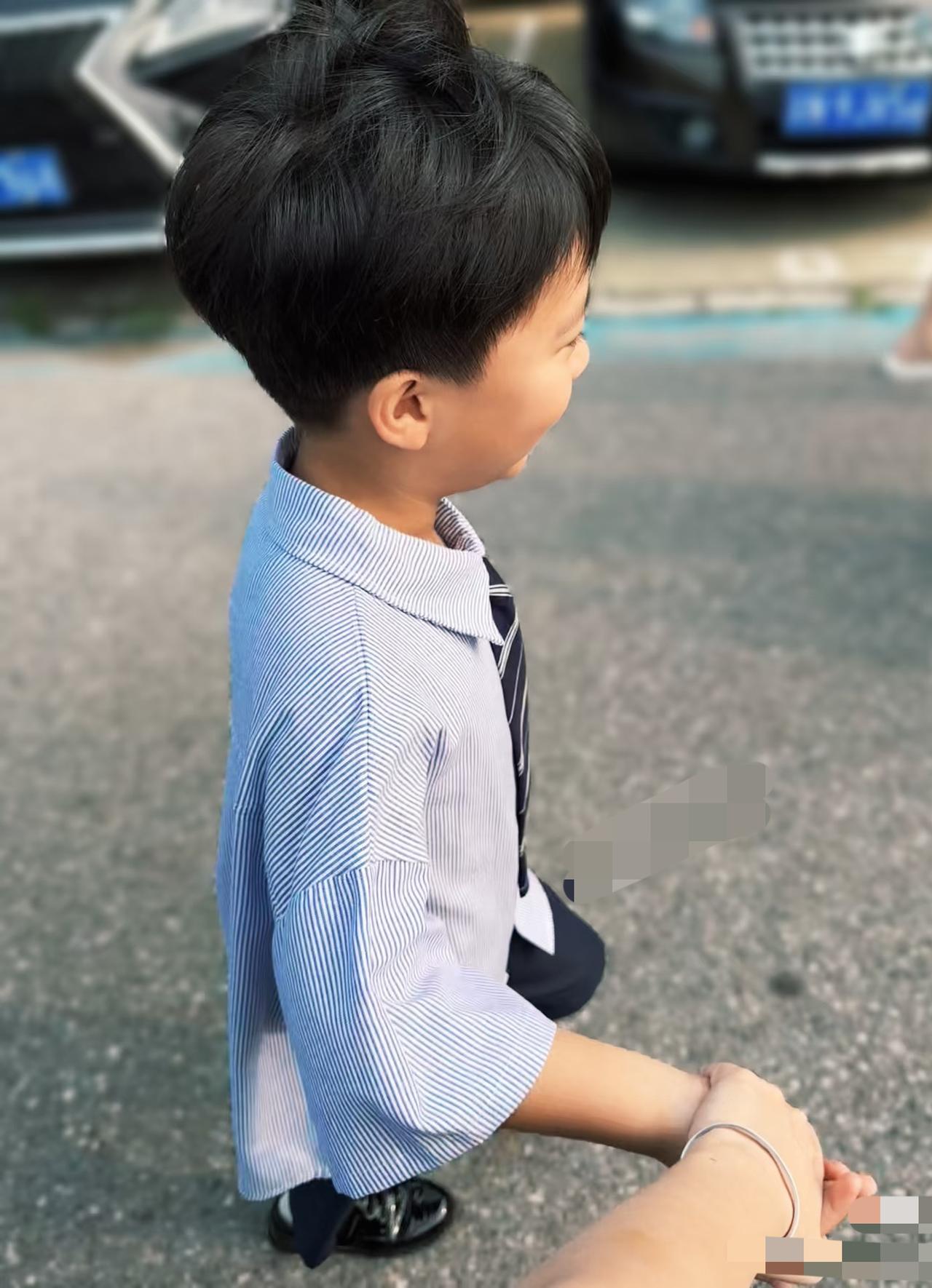 楚生家的二宝aiden 幼儿园毕业啦！
云姐小📕发了新照片。
记录了aiden