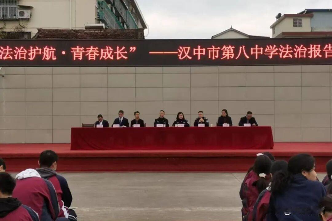 “如果有人在网上骂我，算不算违法？我该怎么办？”“如果我看到有人打架，该如何去做