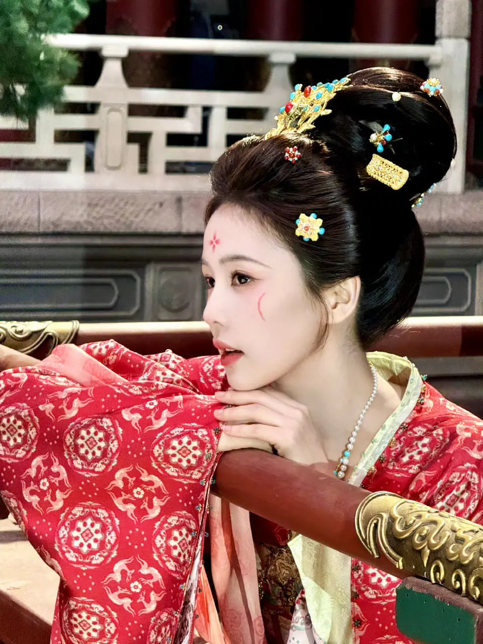云想衣裳花想容