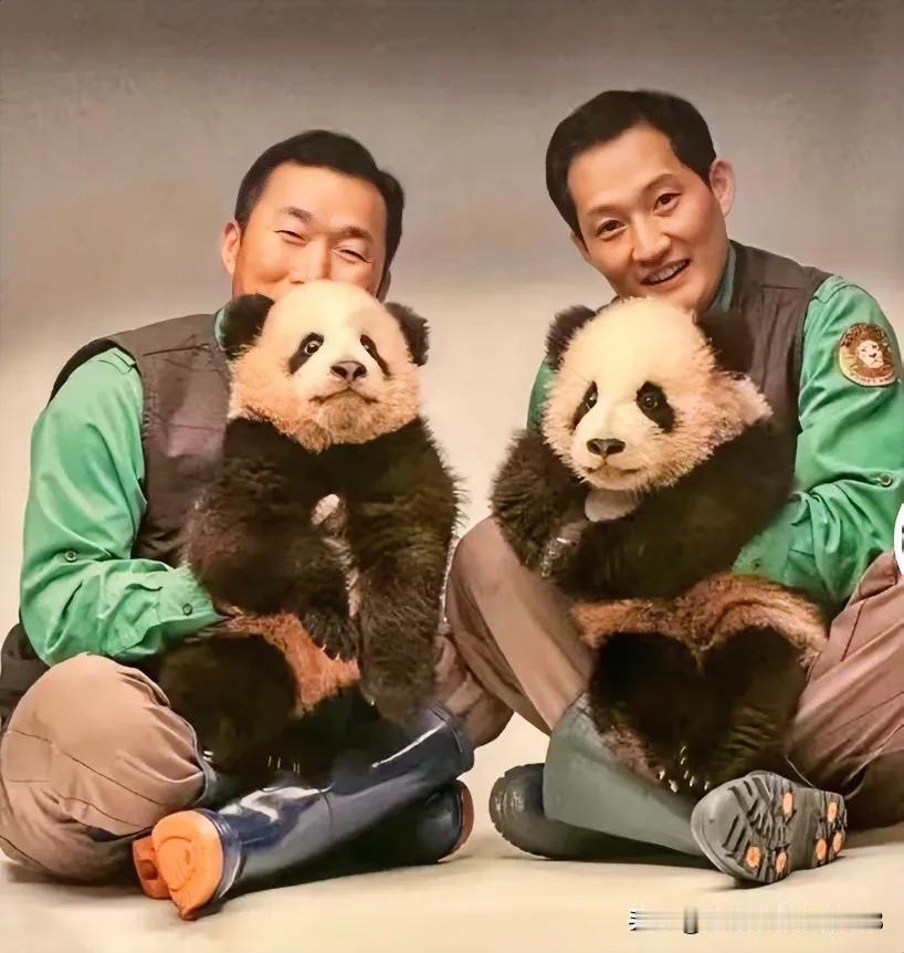 姜宝、宋宝一脸幸福的模样惹人羡慕
双胞胎淘气辉、甜姐睿分得清吗[灵光一闪]
