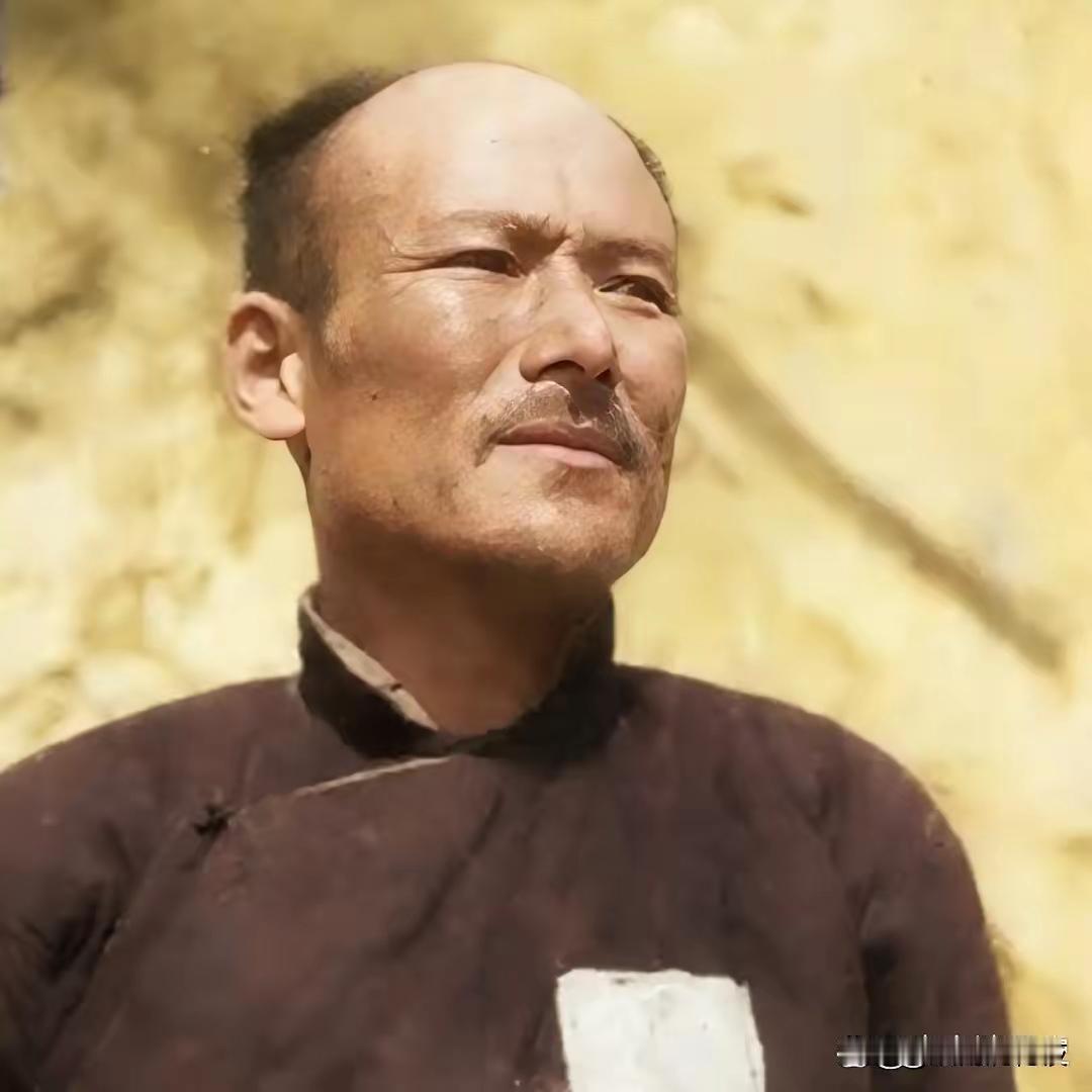 走完两万五千里长征，延安失守却主动带路挖出绝密档案，老红军沦为可耻叛徒
 
能走