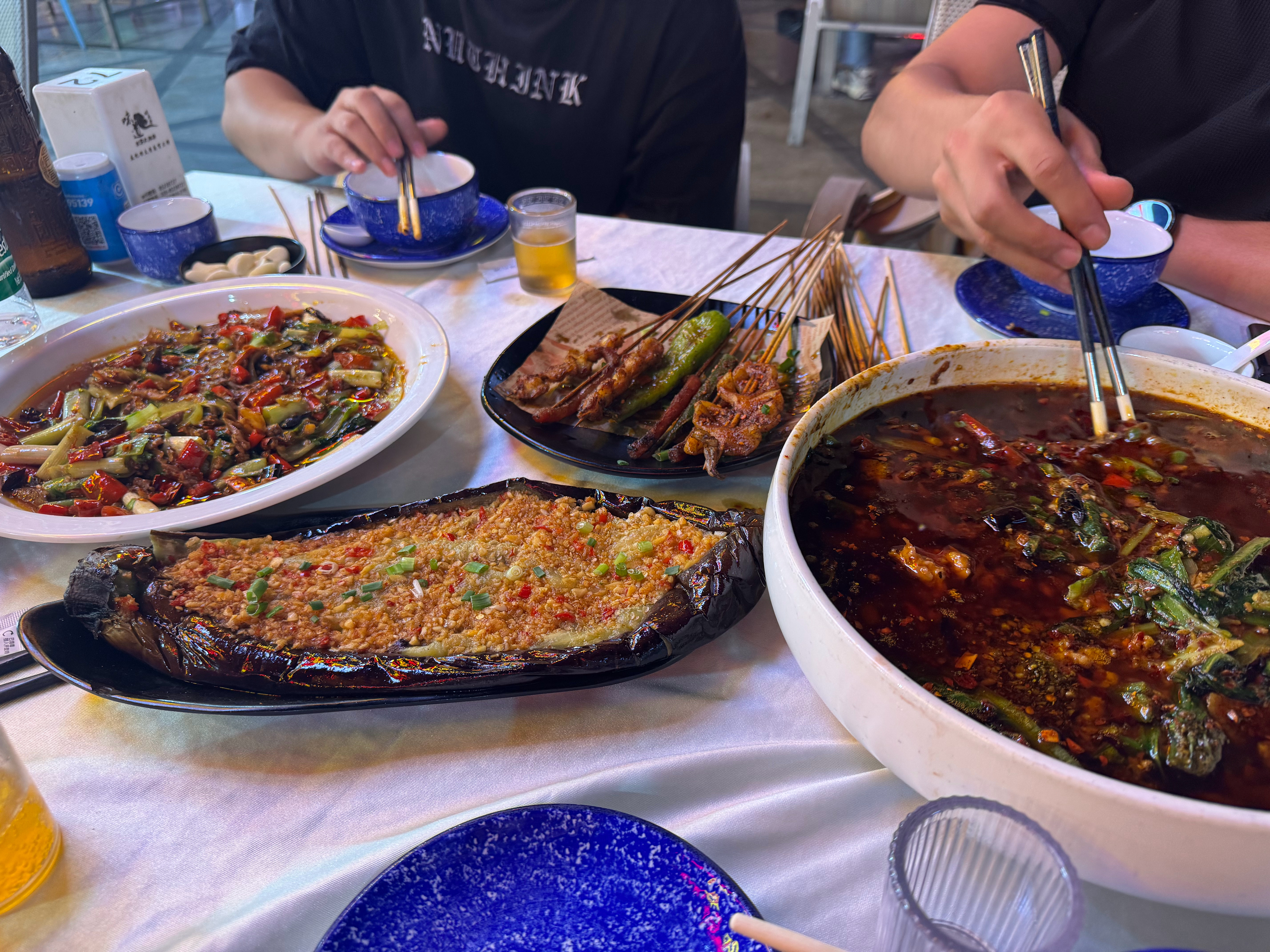 刚运动回家就被刚退伍回来的同学喊出去吃饭说好了只吃一点点，结果又是一顿大快朵颐，