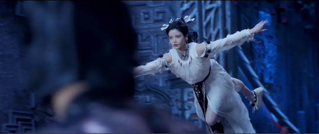 孙珍妮确实比白鹿年轻漂亮，演技还行。就是流量差点，但为什么她演技是模仿鞠婧祎的 
