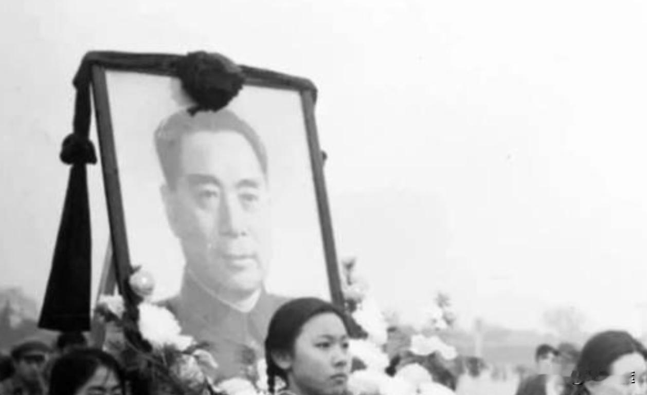 1976年，杭州汽轮机厂的工人李君旭正在上班，突然几个持枪的人闯进车间。当即，这