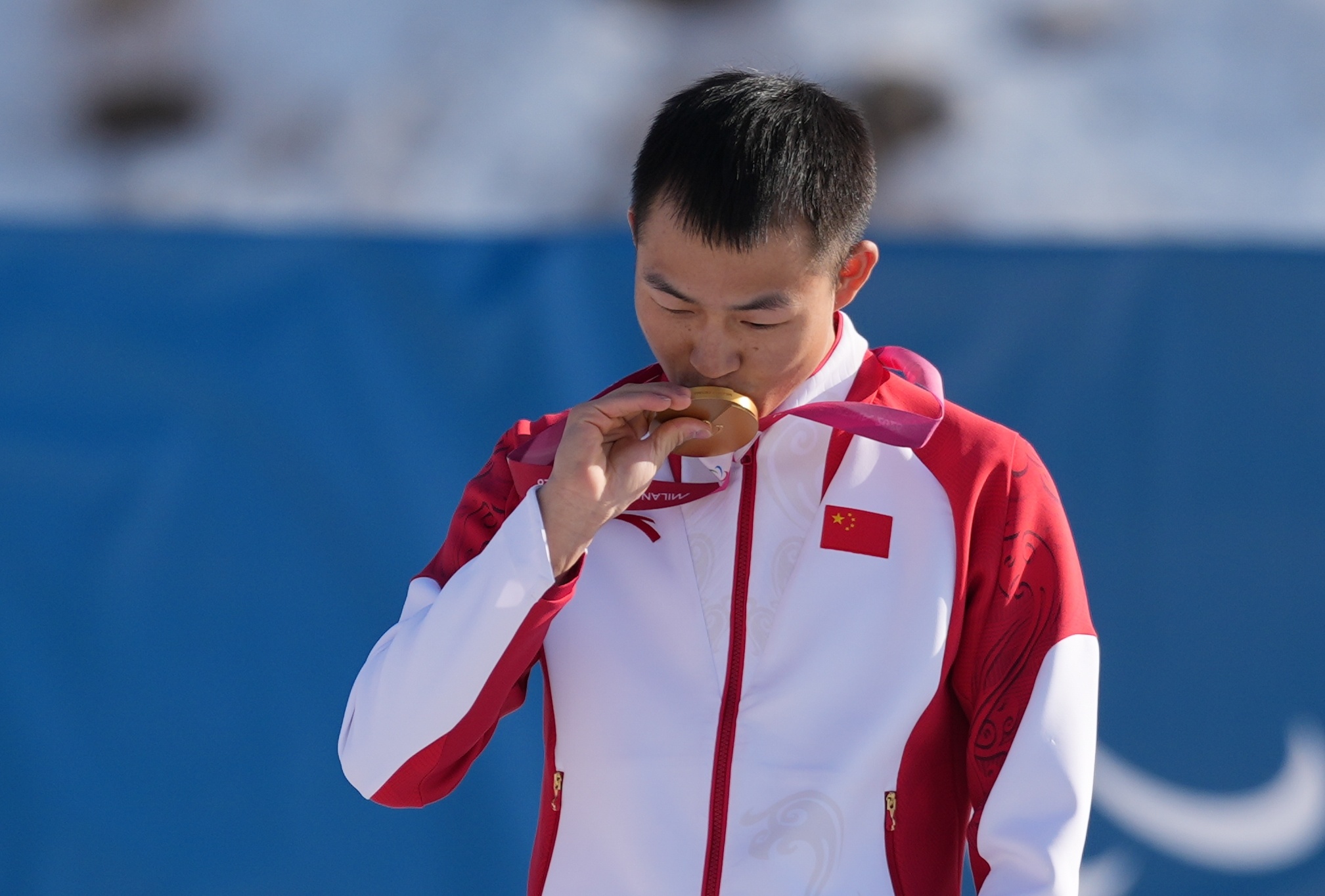 当地时间3月8日，在意大利泰塞罗举行的米兰-科尔蒂纳冬残奥会冬季两项男子中距离（