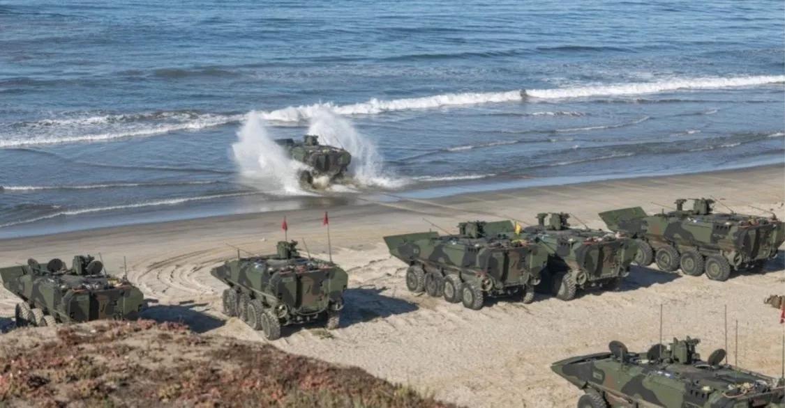 欧洲新闻网消息，当地时间5日，多个社交媒体流出视频，显示美国海军陆战队，正在美属