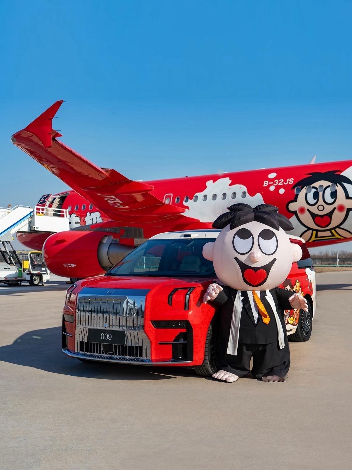 旺旺集团副总裁蔡旺家喜提极氪009，新的一年旺旺旺！

高冷总裁极氪009换上旺