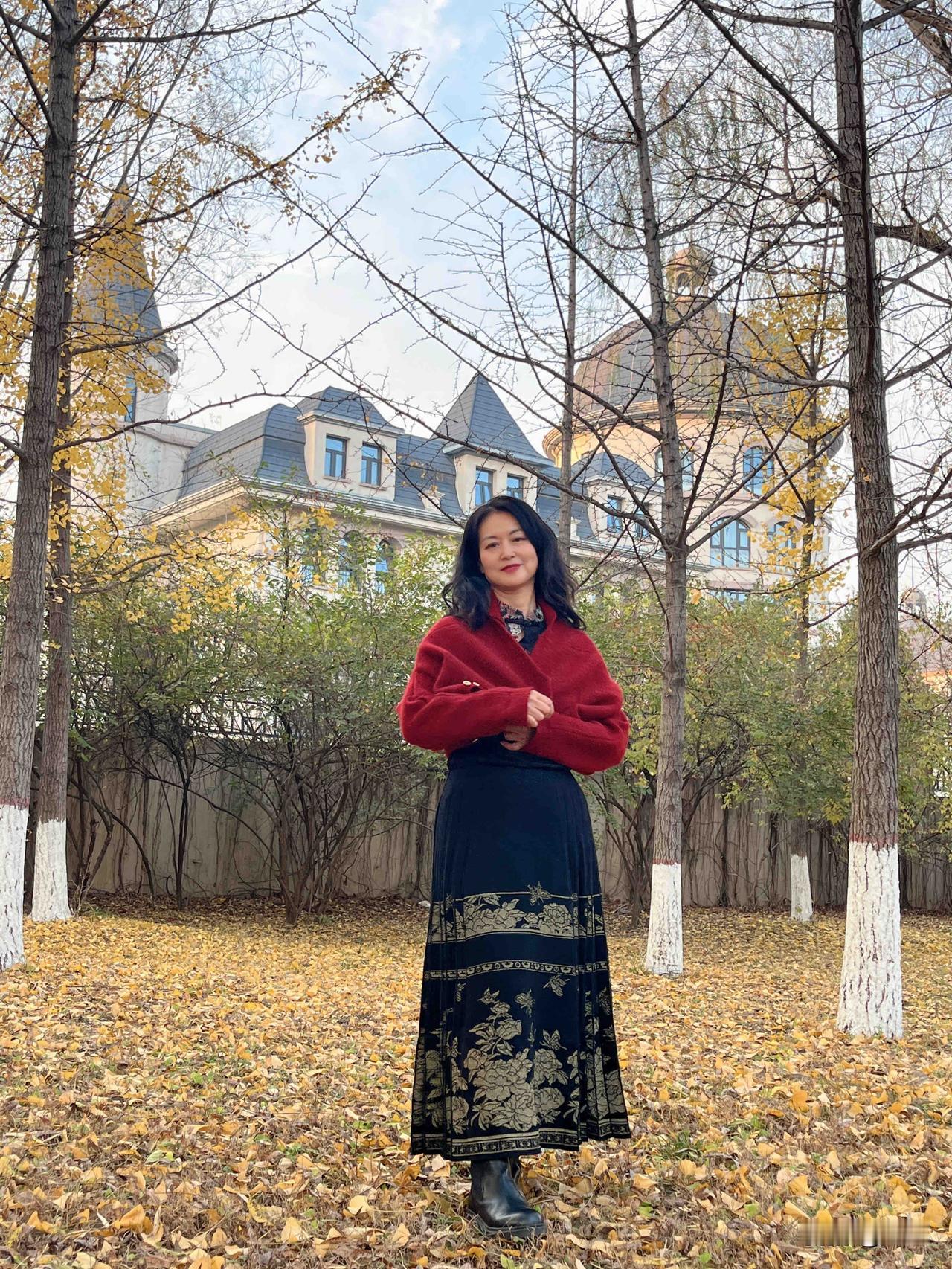 王志文的台词像一剂清醒药：止辩、律己、降期待。糖与疤的比喻直指人性，山腰山顶之喻