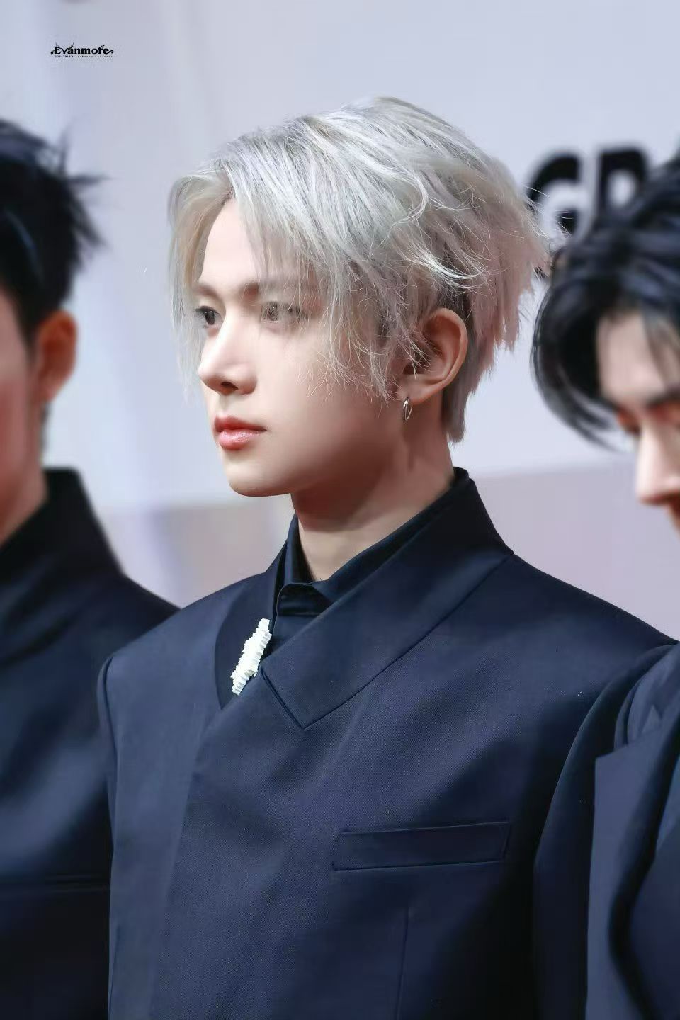 我哥哥银发回归你们等着吧！ 