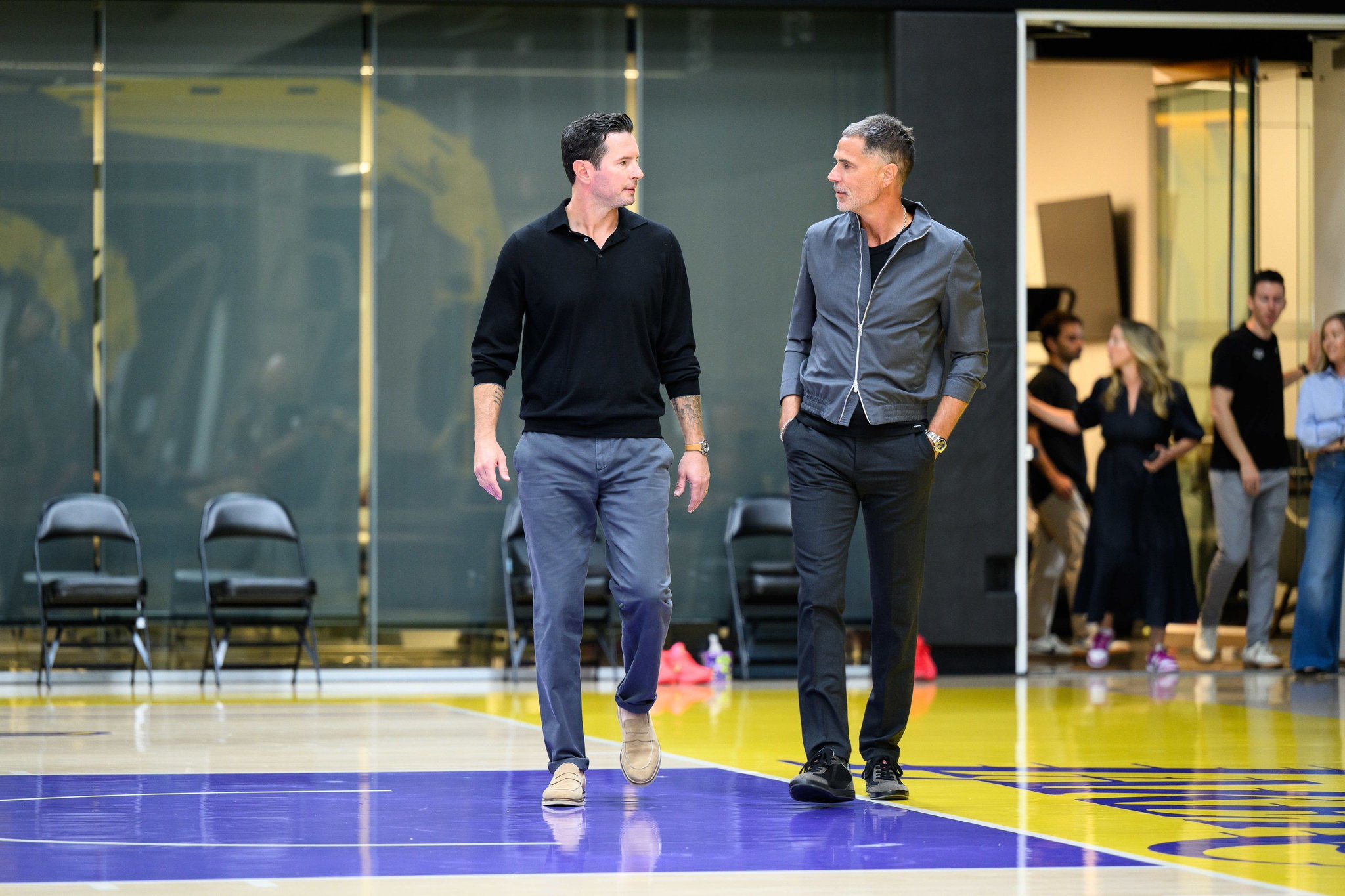 有传言称湖人队可能会进行一笔“边缘交易”来尝试提升球队阵容！洛杉矶湖人湖人国度