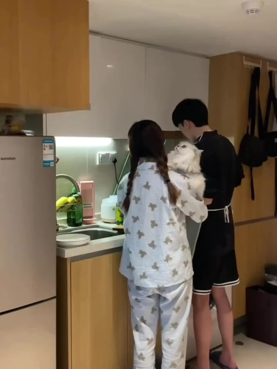 哪有什么轰轰烈烈 能一起回家做饭吃就很幸福了