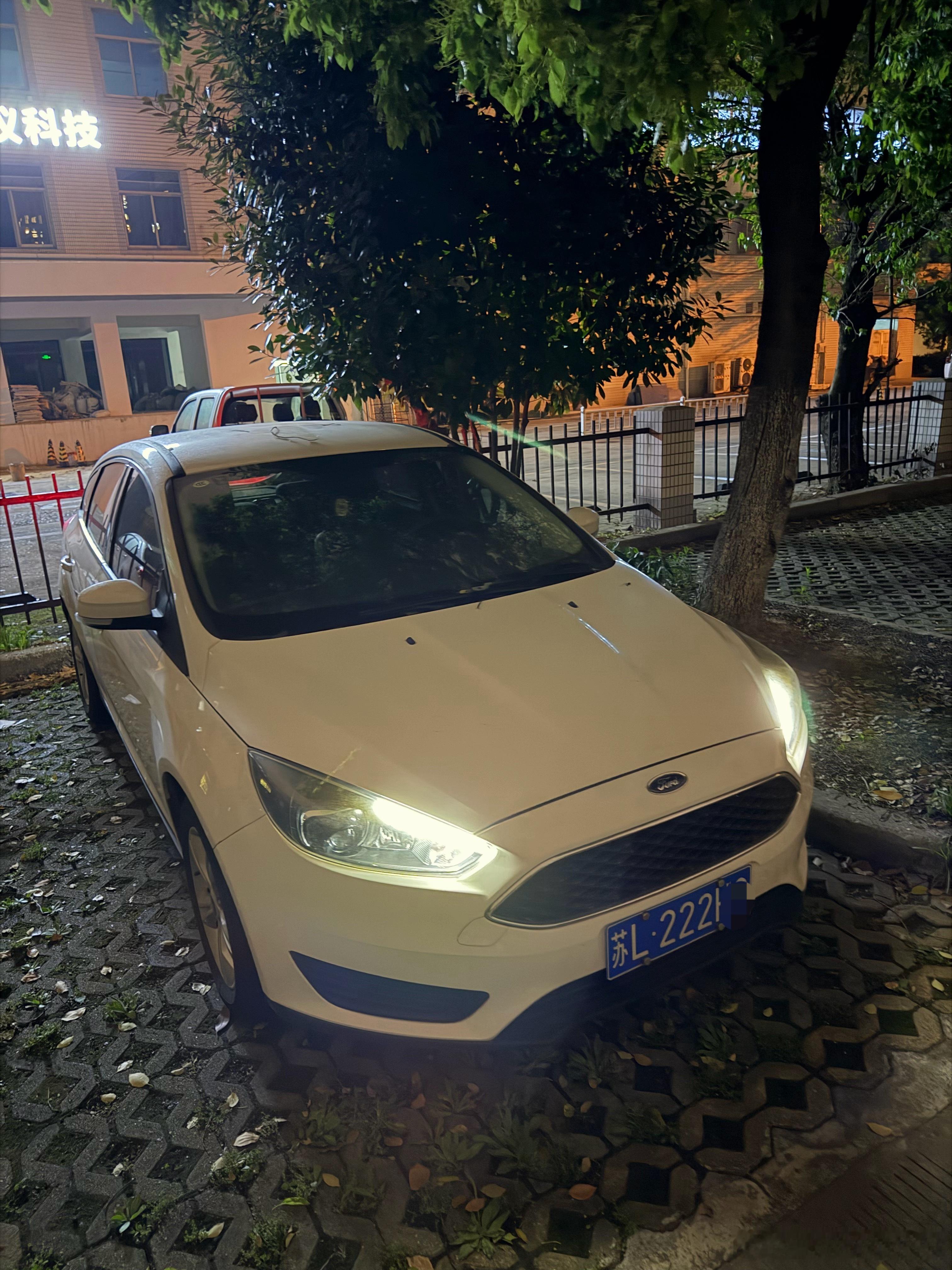 这油量，这不是胡闹嚒不过大姐这车内饰保养的真好，可以用赏心悦目来形容了…