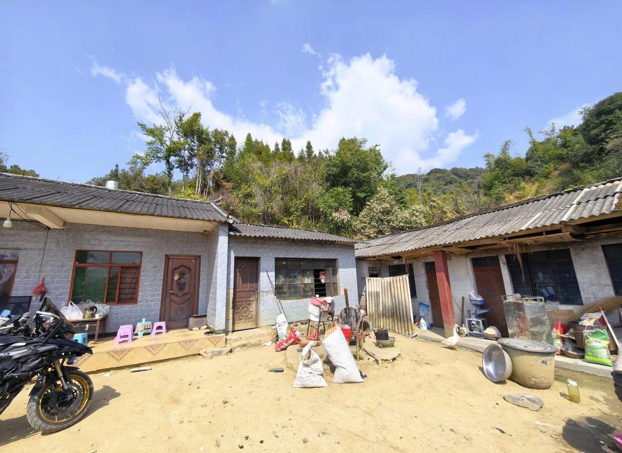 风雨飘摇的家：帮帮重病老人和三个孩子 云南省临沧市云县头道水乡，一户家庭极度贫困