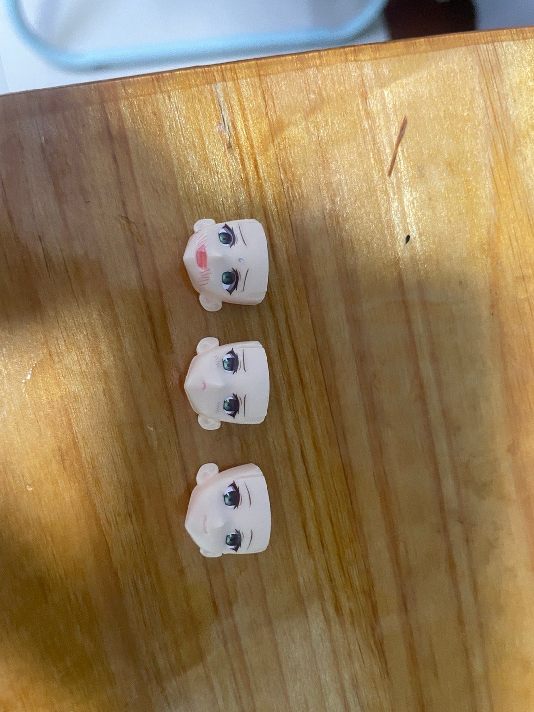 开盒反复确认了几次发现着款真就给了一张表情和三张空白脸要自己动手终极折磨 